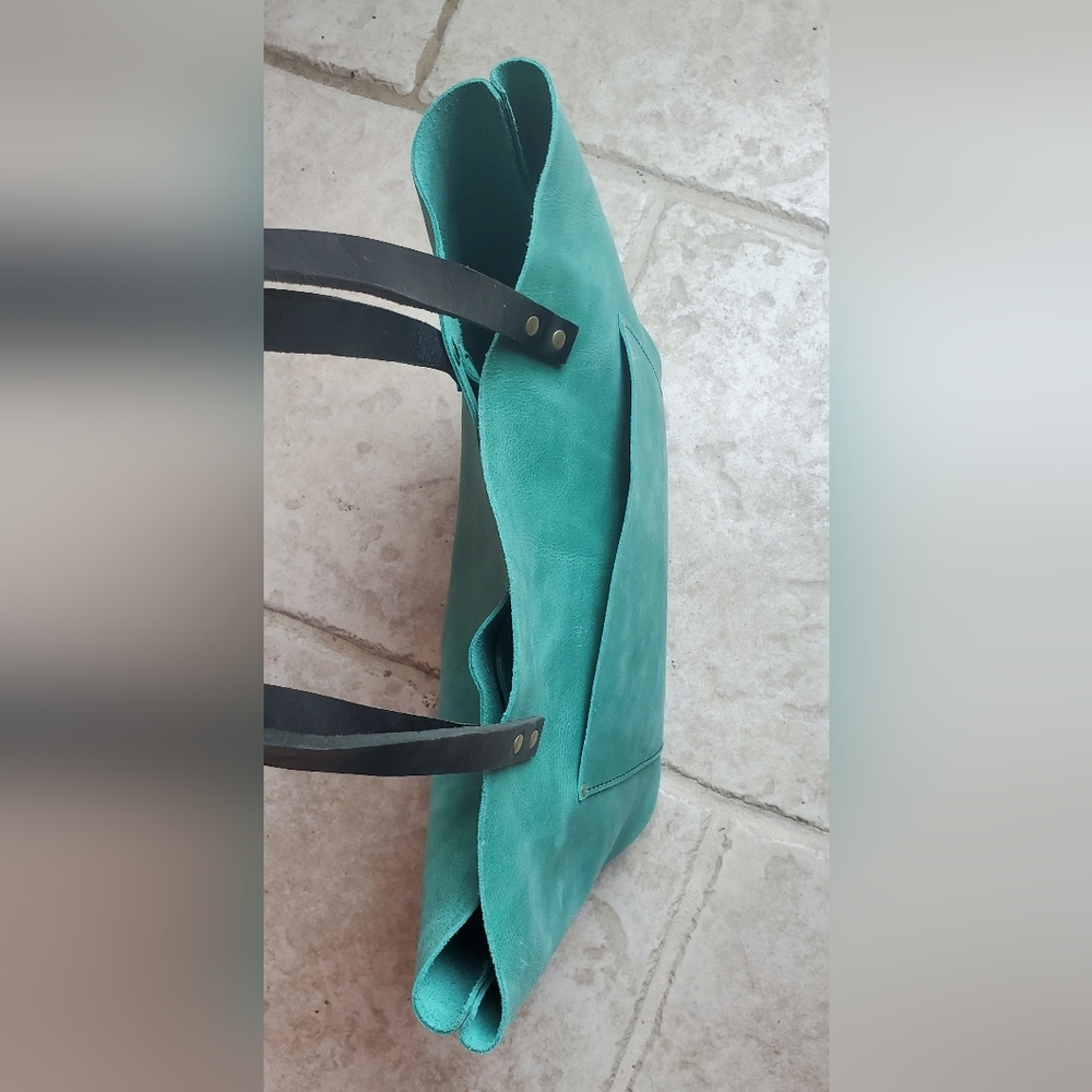 Portland Leather Green Tote Bag - Picture 3 of 11